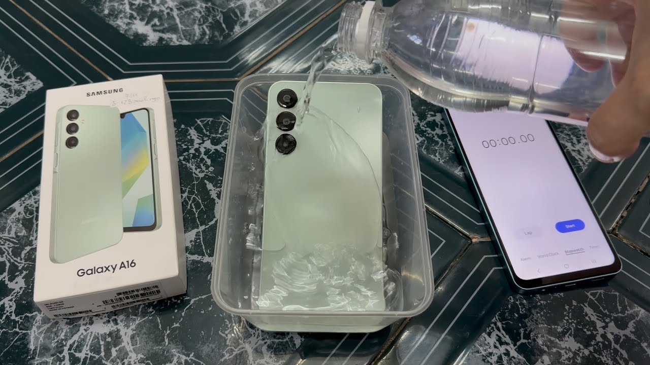 Samsung Galaxy A16 Water Test 💧💦| Let's See if Samsung A16 is Waterproof Or Not?