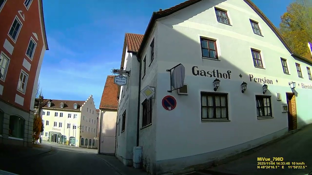 D: Markt Wartenberg. Landkreis Erding. Rundfahrt durch die Ortsmitte. November 2025