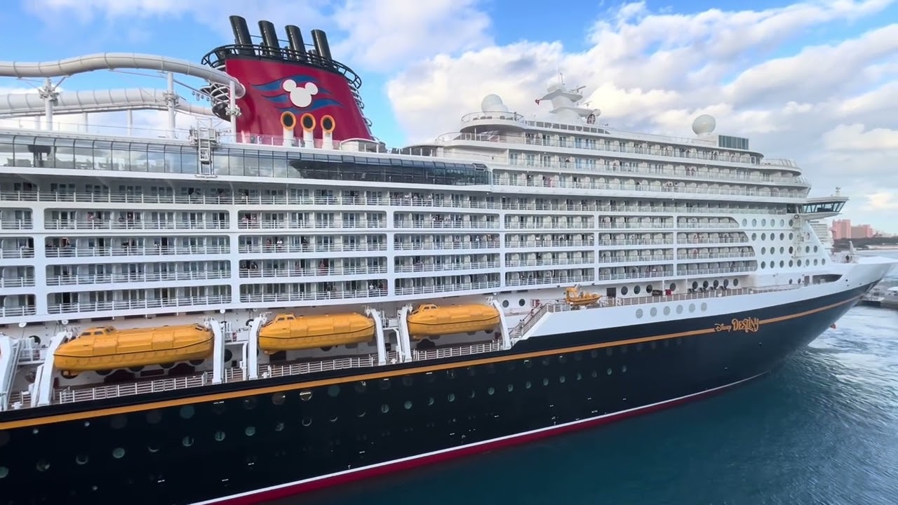 Disney Destiny and Disney Dream horn battle and serenade - Nassau. 