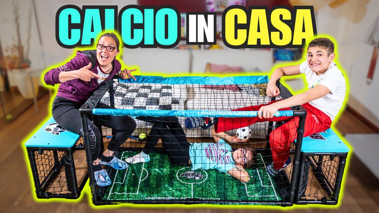 GIOCHIAMO A CALCIO IN SALOTTO: Campo Indoor Super Pazzo e Divertente