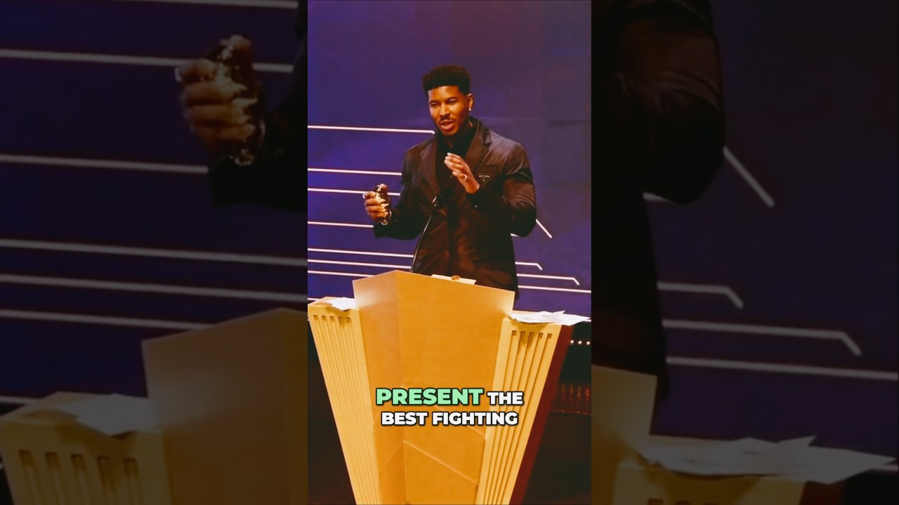 LTG Low Tier God слышит много криков «Не-е-ет» во время своей презентации «Лучший стример файтингов»