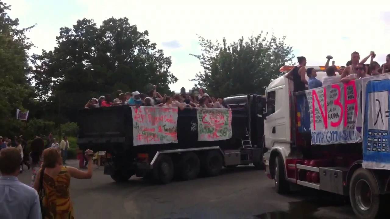 Bromma Gymnasium Student Flak