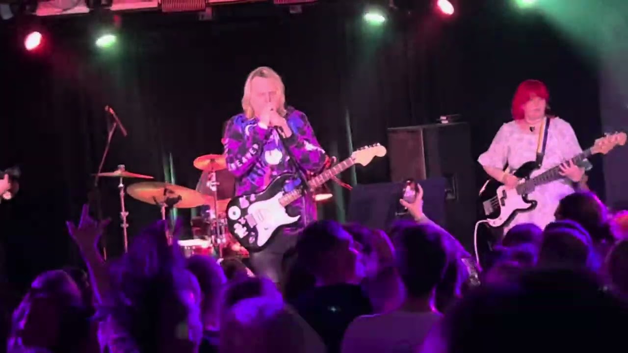 McCafferty - Swingset (Live @ El Corazón)