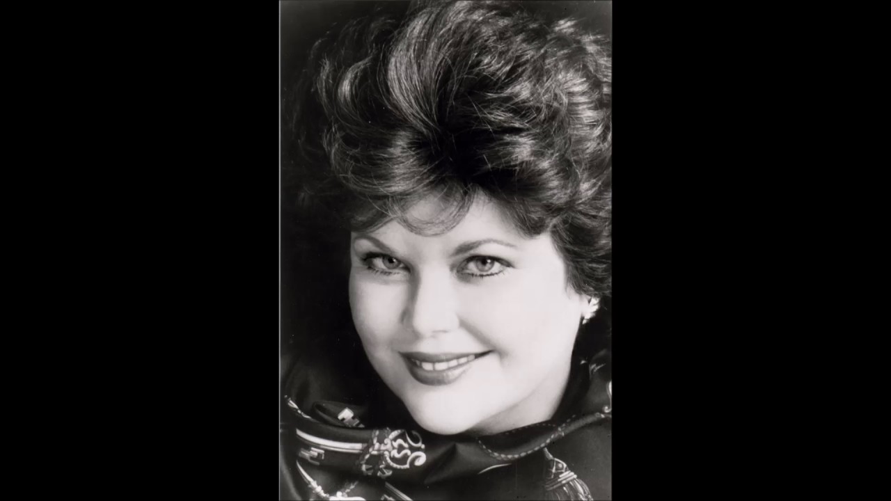 Ruth Falcon sings 