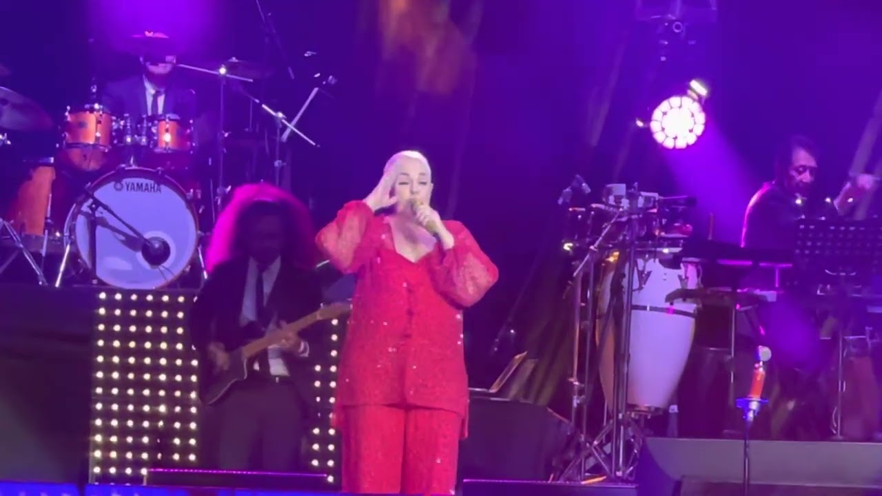 Lupita D'Alessio - Hazme Olvidarlo - Arena Ciudad de México 2021