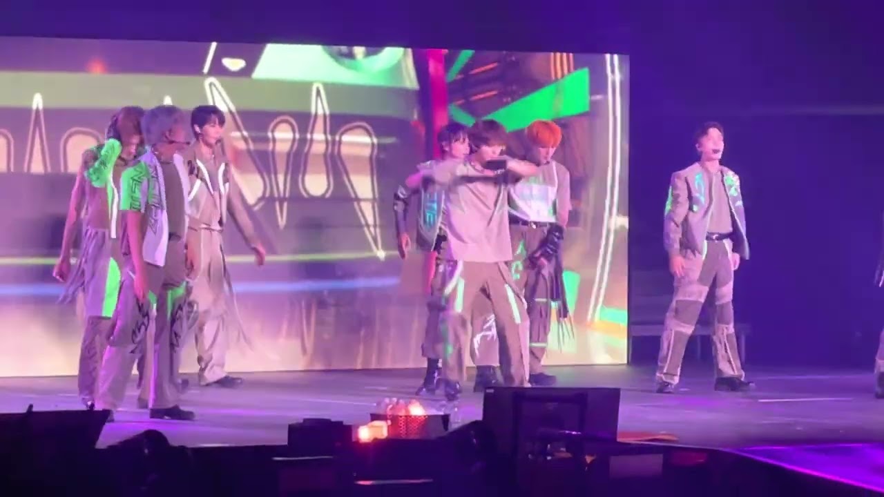 NCT 127 The Link in LA Faster, 2 Baddies 221006