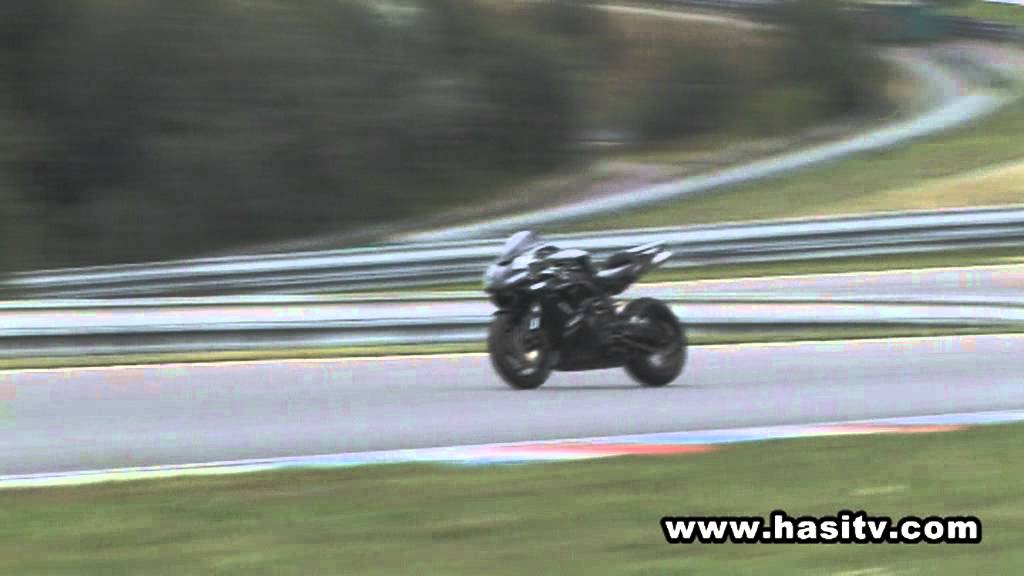 Highsider Crash Brno Motorrad f&auml;hrt weiter