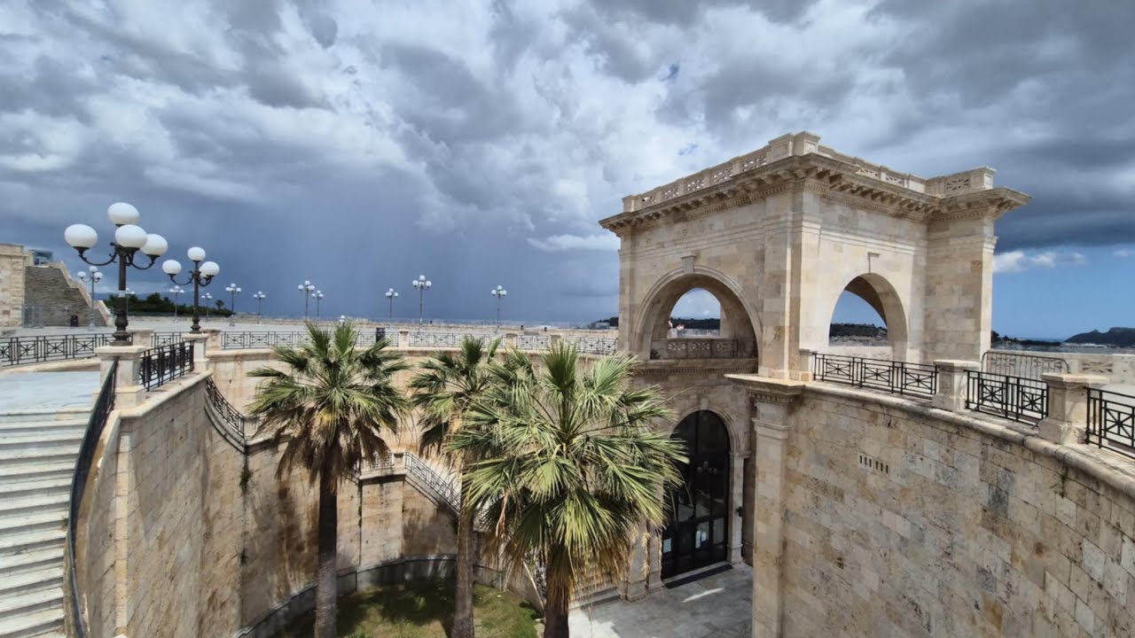 Tu trzeba wejść - Bastione di Saint Remy Cagliari Sardynia Włochy 12 maja 2025