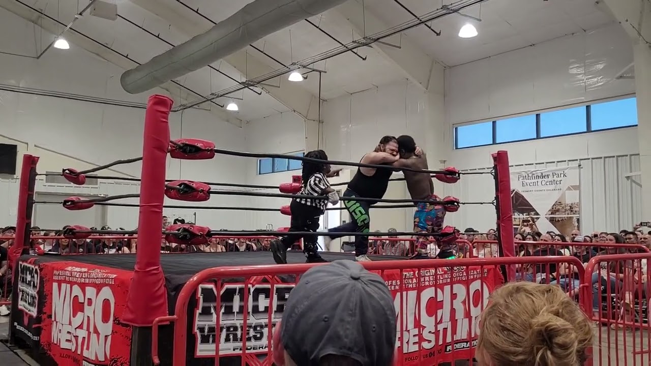 Micro-Wrestling - Disco Dom vs. Mr. Nice Guy