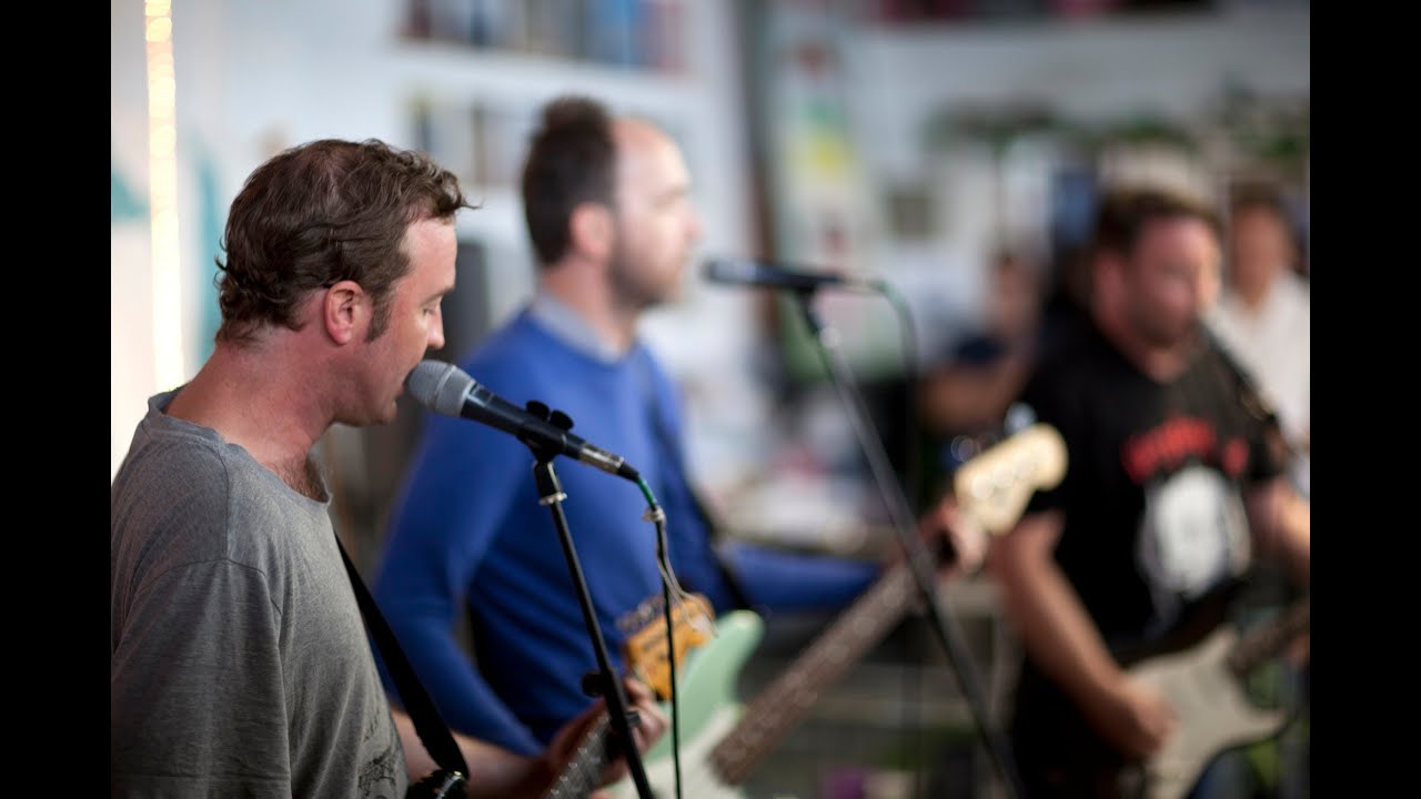 DOLLAR BAR "Red Electric" Live at Record Paradise