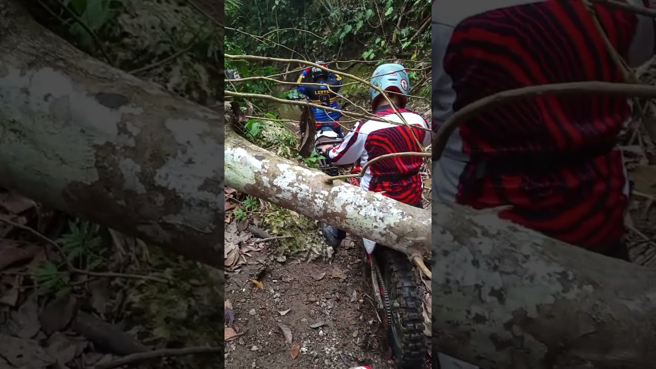 Buti nlng Hindi malalim ung tubig Sa ilog 