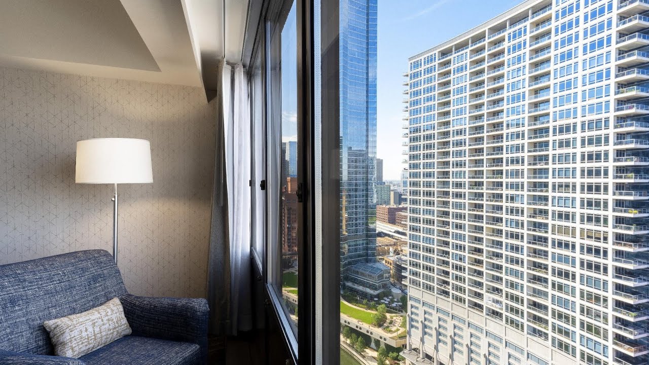 Holiday Inn Chicago Downtown Wolf Point By IHG | Chicago (IL), United States | Hotel Review🏠