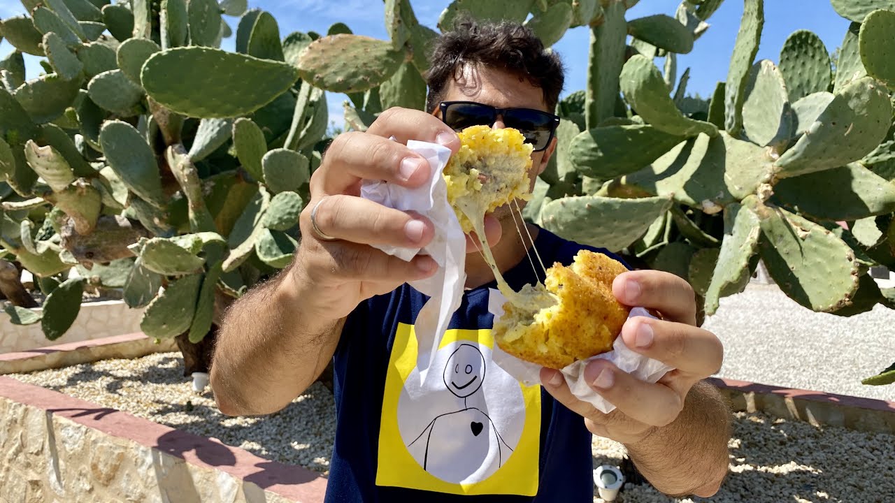 Italian Street Food in Sicily where you can eat Spectacular food with few Euro - Very Italian Food 🤪