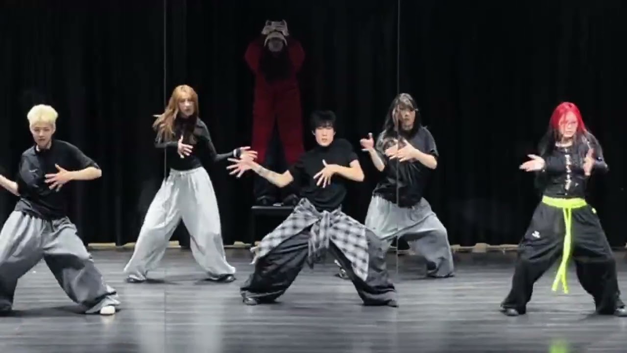 Dancing to the Beat: Jin Daming's Spectacular Routine