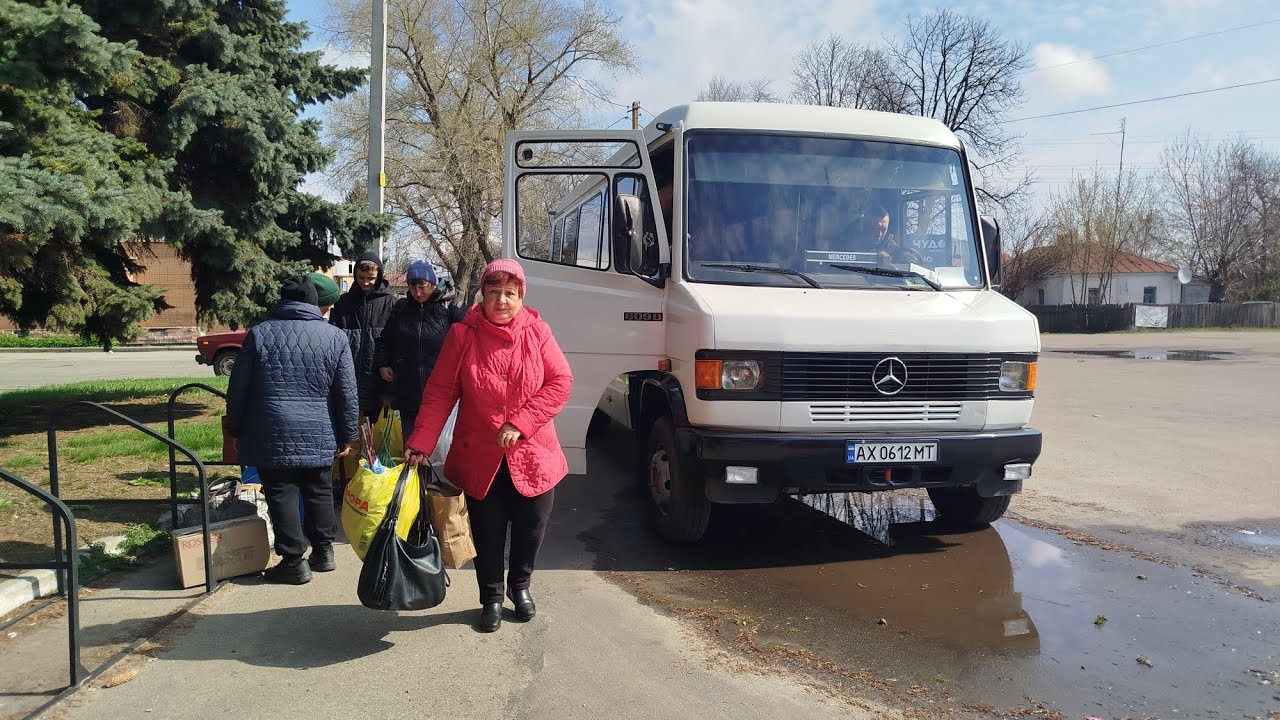 Поїздка на маршрутці Mercedes-Benz 