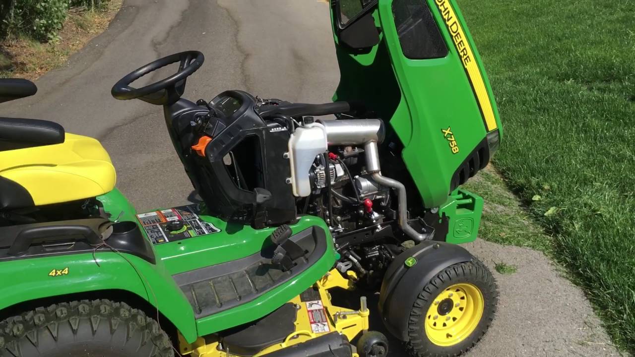 John Deere 758 Diesel Mowing Steep Hill