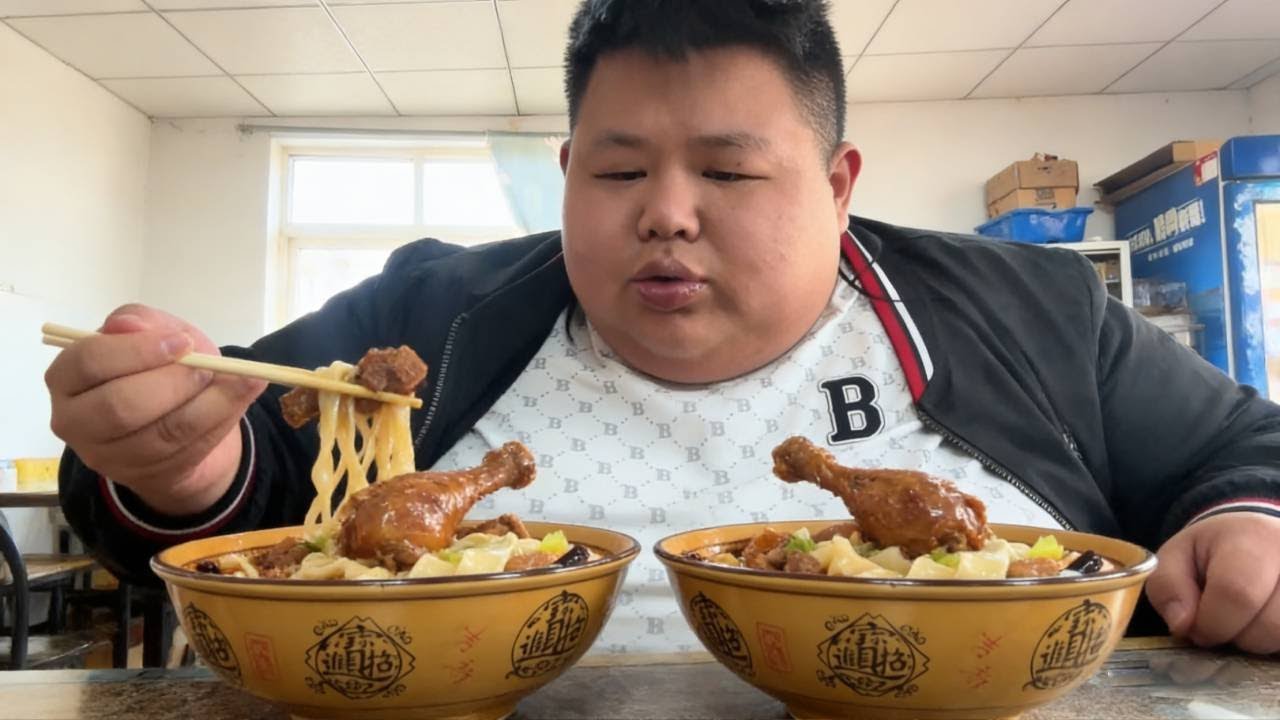 良子出来爱吃焖子还爱吃什么？今天400斤的良子来吃自己最爱的牛肉板面 #良子大胃袋 #良子 #吃播
