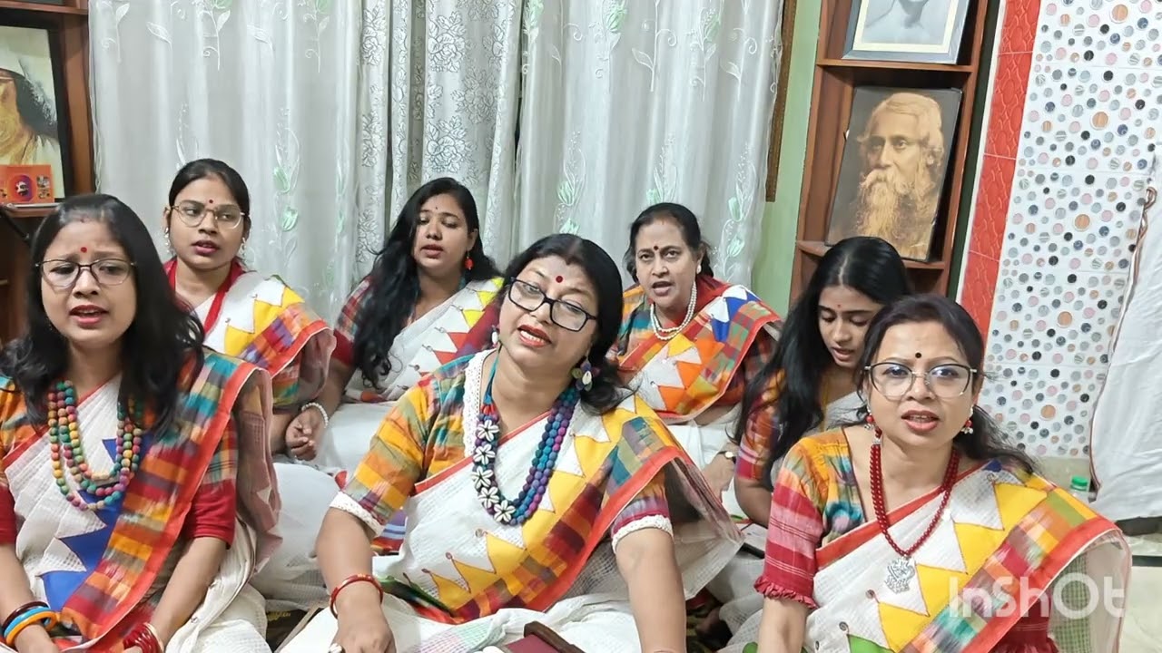 মধুর মধুর ধ্বনি বাজে : Madhuro Dhani Bajey:RabindraSangeet By Surjharna.
