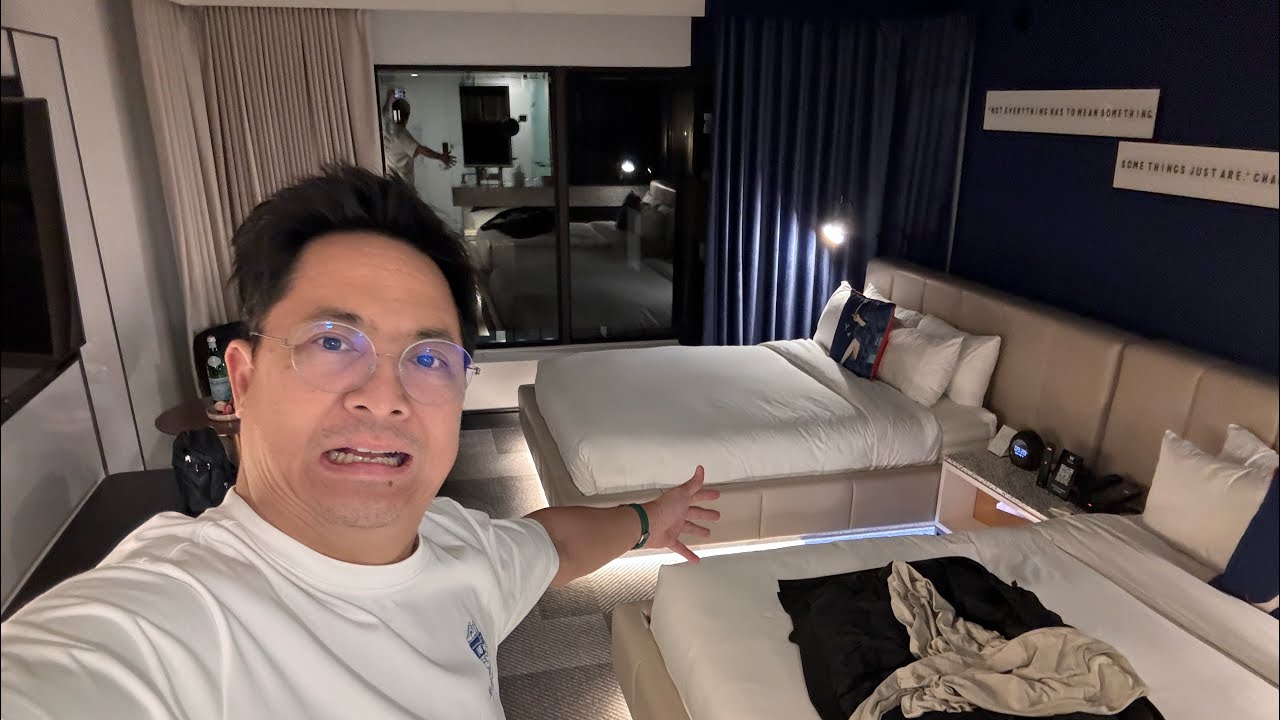 W Hotel Toronto Deluxe Guest room