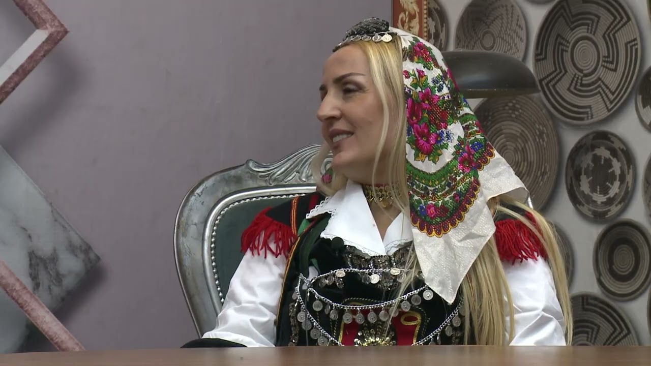Bashkë me Salih Sefën, Flora dhe Pren Balaj bashkë me vajzat Aurelia dhe Kleofina