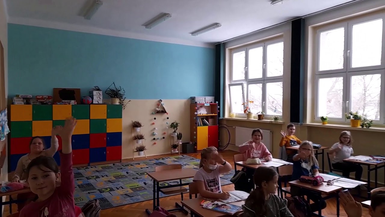 Uczniowie klas 1-3 witają i zapraszają:) Szkoła Podstawowa nr 16 z OP w Dąbrowie G&oacute;rniczej.