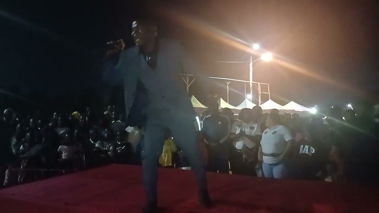 Dr Felix actuando na recepção da tocha ( chama da unidade)