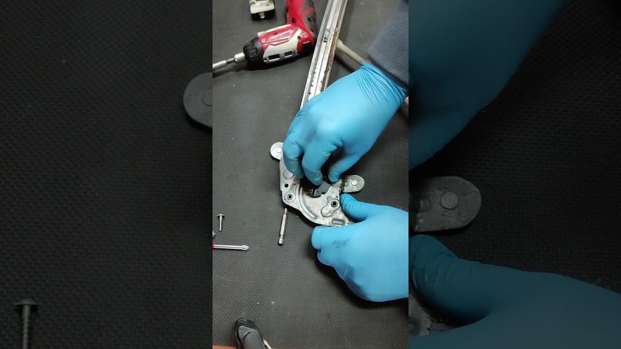 Popravka klizača zadnjeg stakla Renault Laguna mk2 rear lift repair