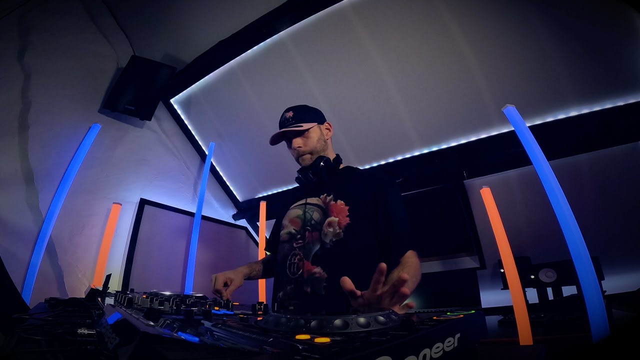 Dennis Engelhardt // Techno Bangers // Weekly Dj Studio Mix 019 // 17 - 12 - 2024