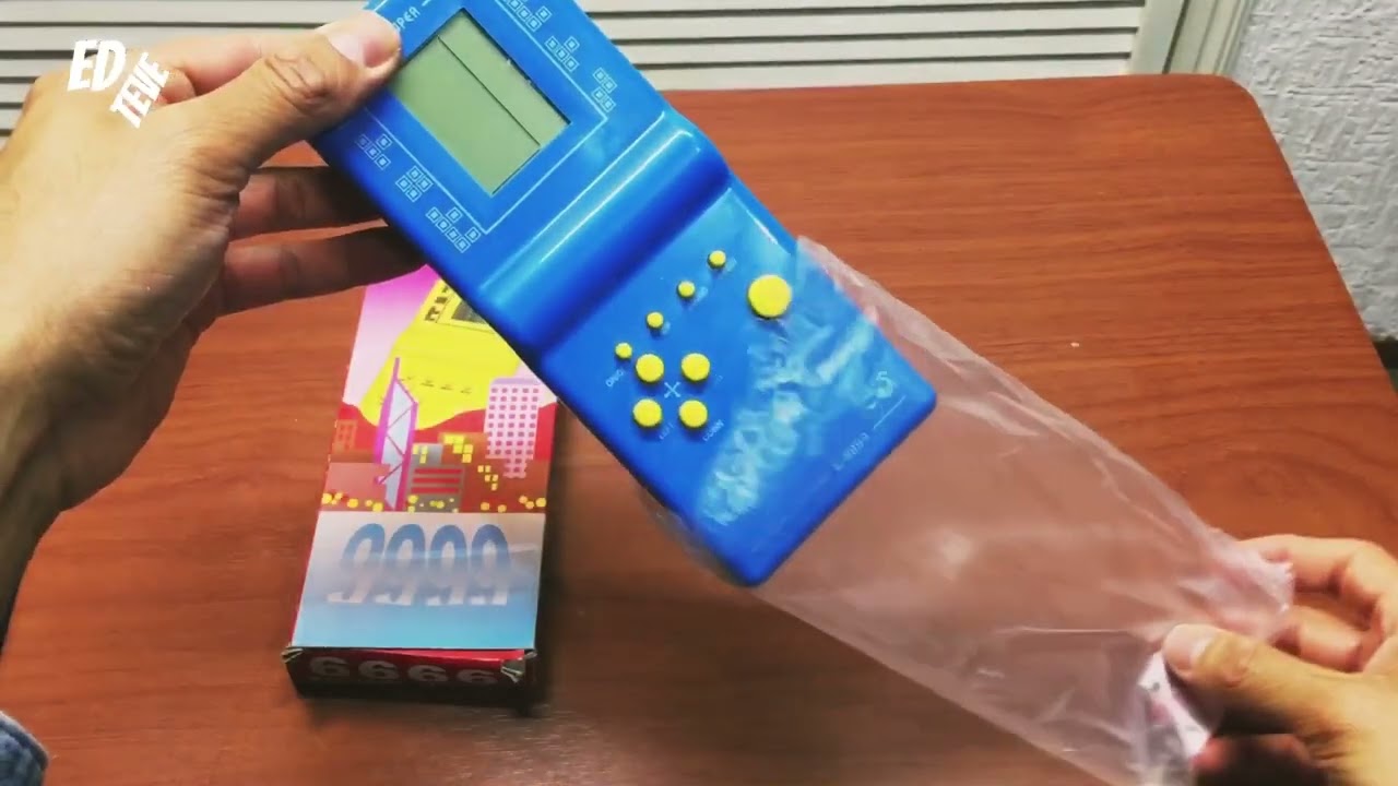 Recordamos la Brick Game / La consola portátil de los 9999 juegos en 1.