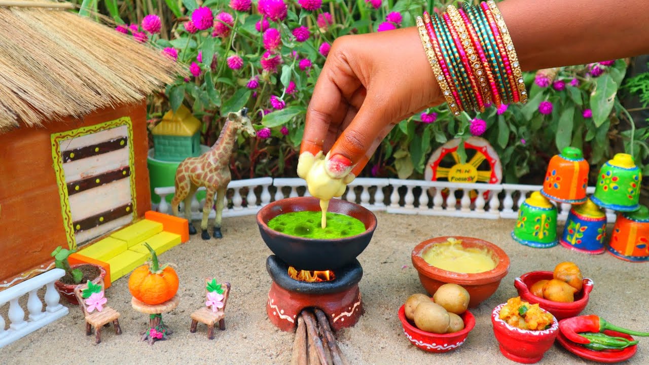 Street Style Aloo Chop + Green Chutney | Aloo Bonda | Mini Foodkey