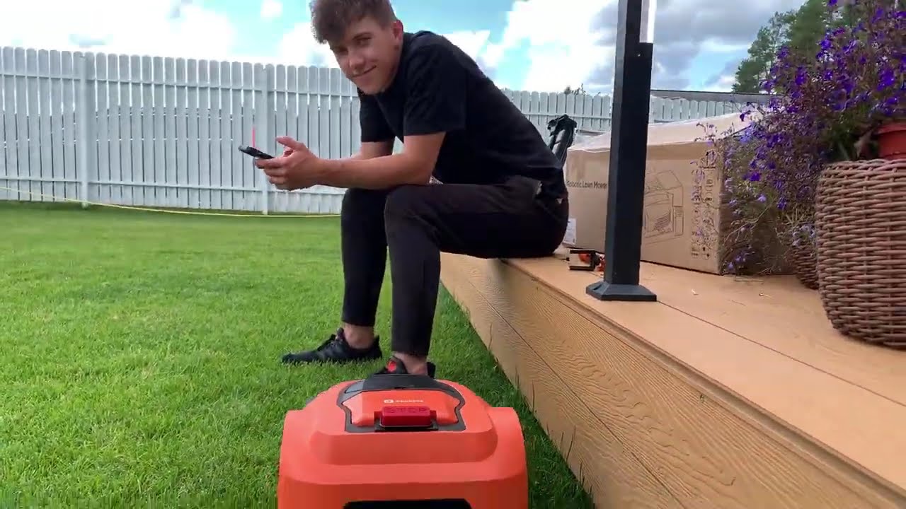 Робот газонокосилка Robokos RM 600I, 1400I, 2500I. Первая встреча на газоне.