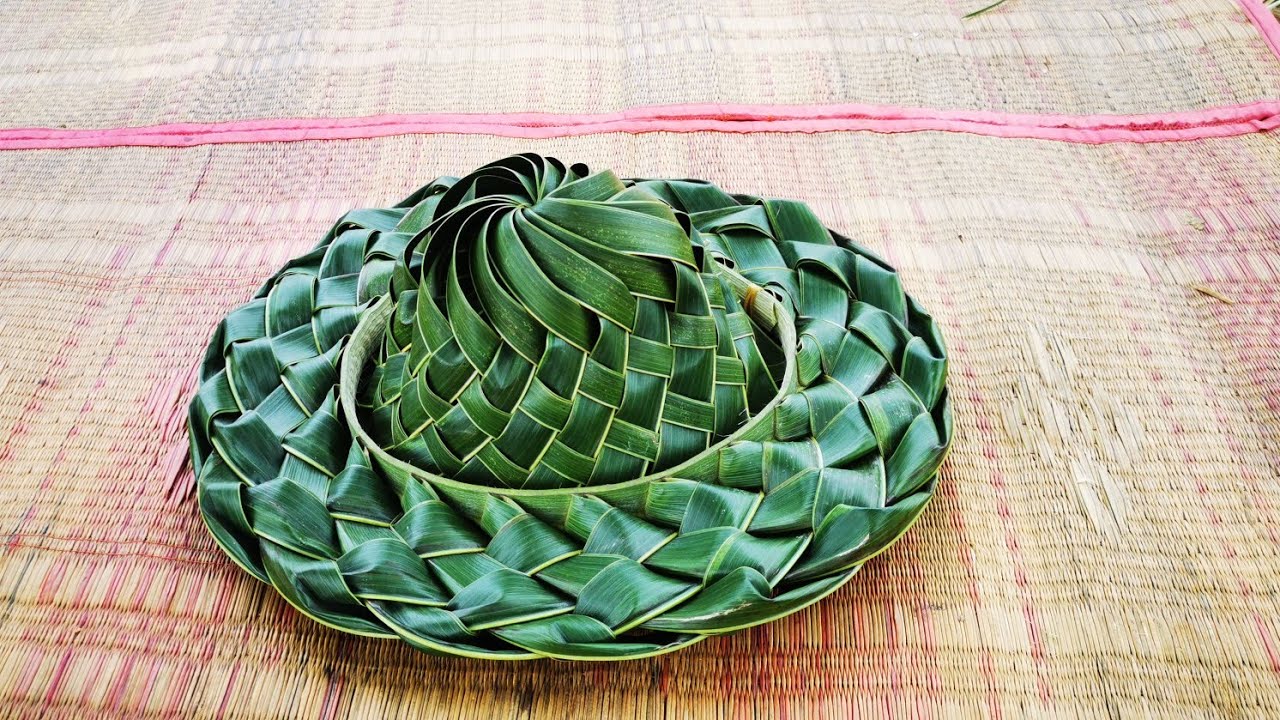 วิธีทำหมวกจากใบมะพร้าวดูแล้วทำตามได้เลย How to make a hat out of coconut leaves by อีสานรีวิว