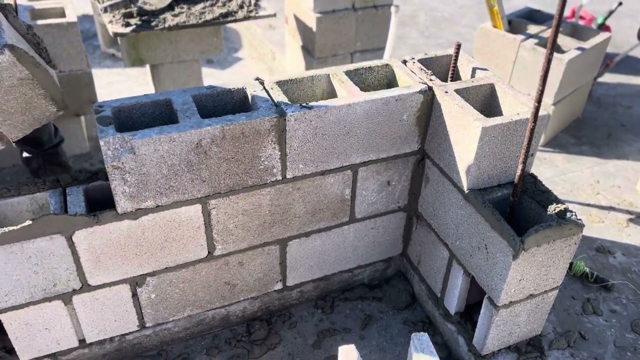 Así se hacen las esquinas de las casa de bloque en el estado de la florida 🚧🌴#concreteconstruction