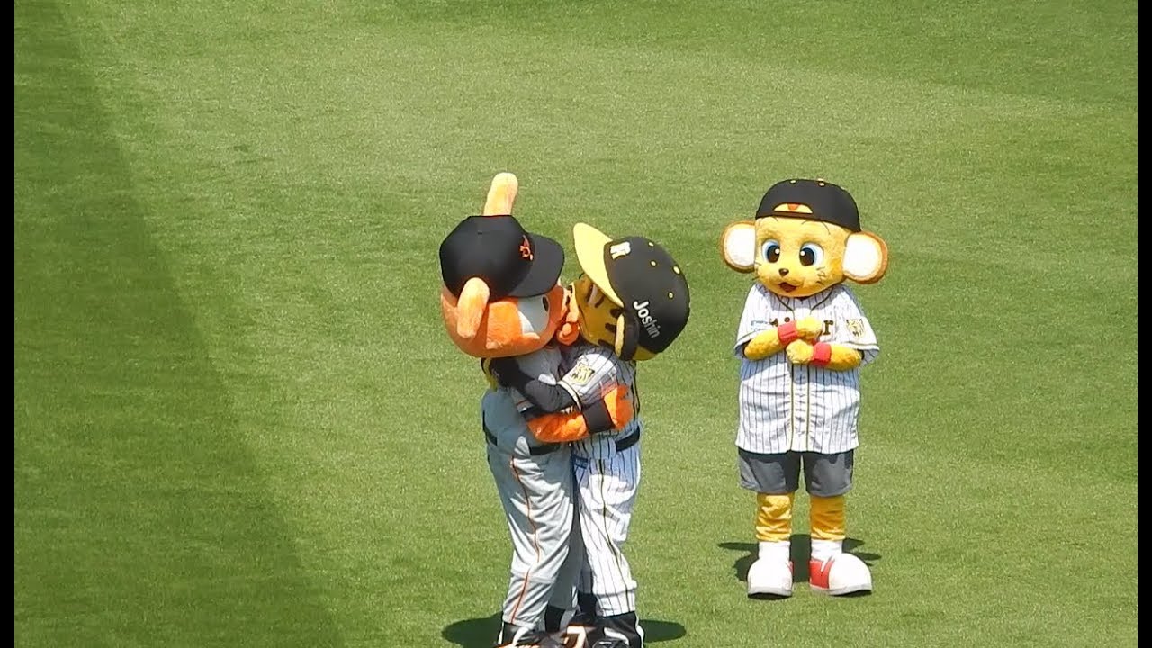 阪神タイガース2018/トラッキーとジャビットが禁断のハグ？(2018.04.21)