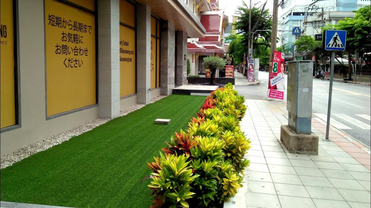 Walking around Bangkok in the morning on Surawong Road