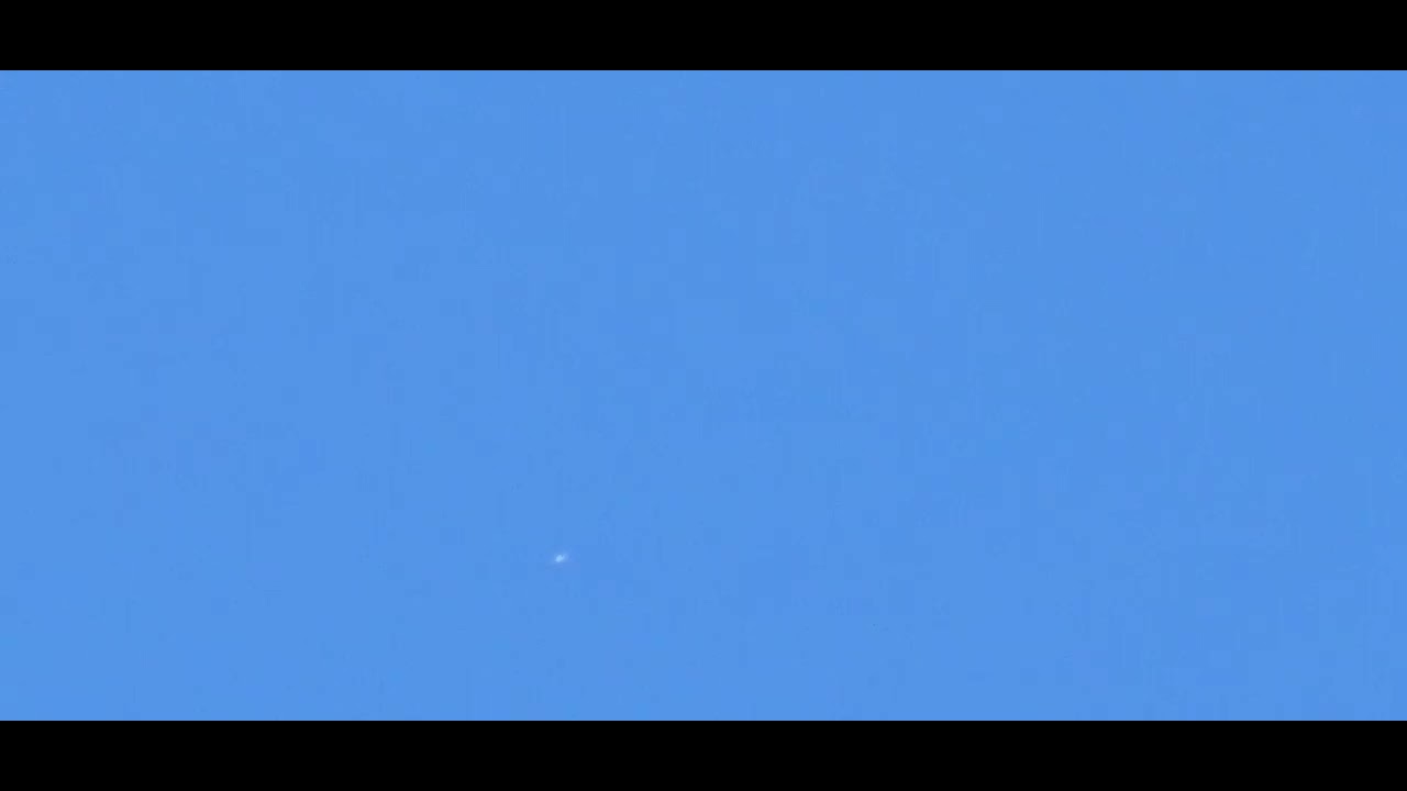 En el segundo 9 derecha la parte de abajo..orbe? Uap.sobre California.  USA.