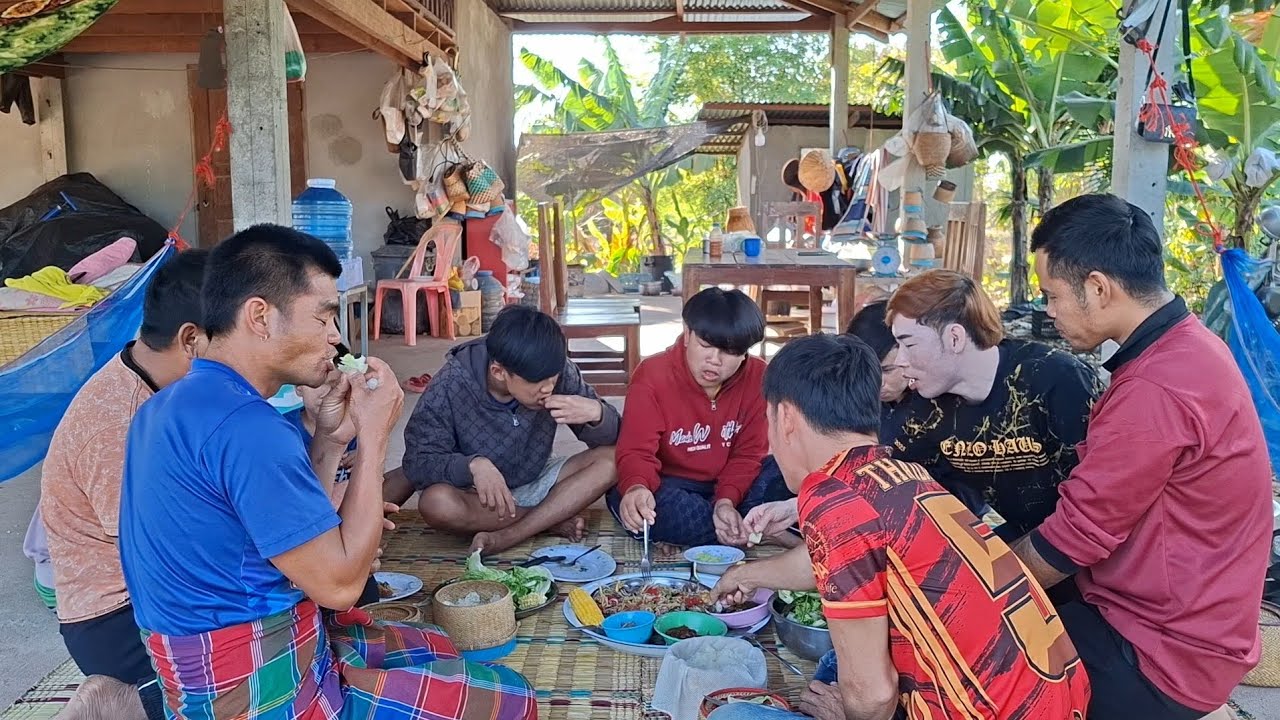 ตำเข้าปุ้นใส่กะแป้ง แช่บๆ