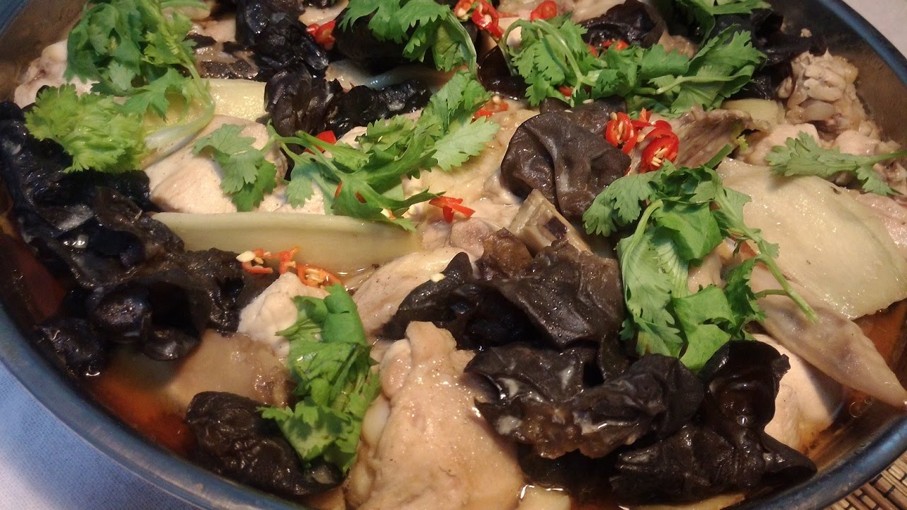 Steamed chicken with black fungus and ginger