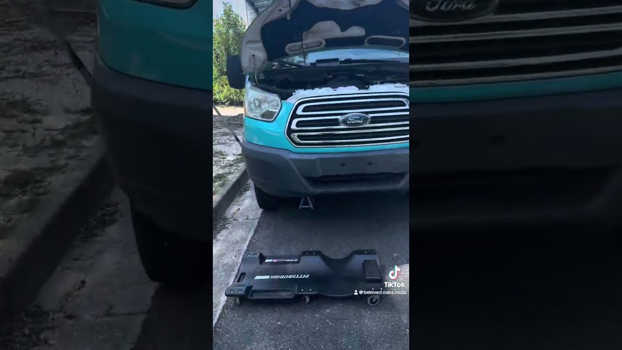 Замена стартера на Ford Transit 3.7 л 2015 года выпуска.
