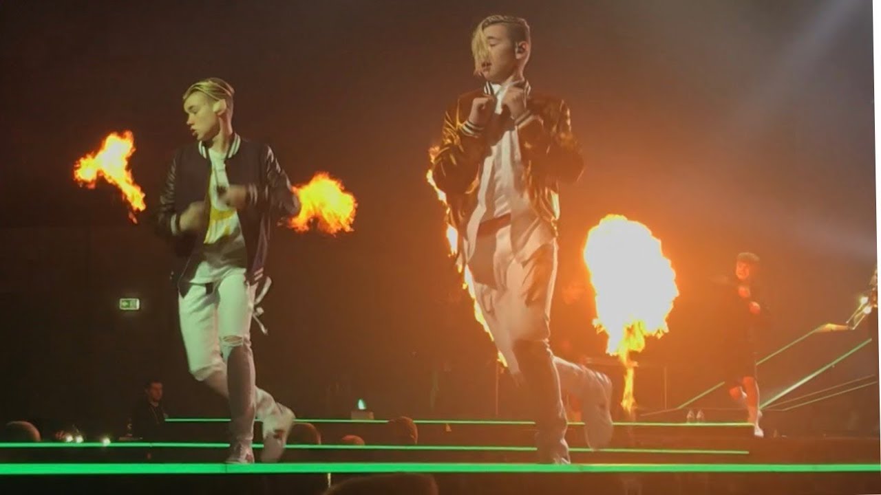 Marcus & Martinus- Elektrisk+Intro (Royal Arena, Copenhagen)