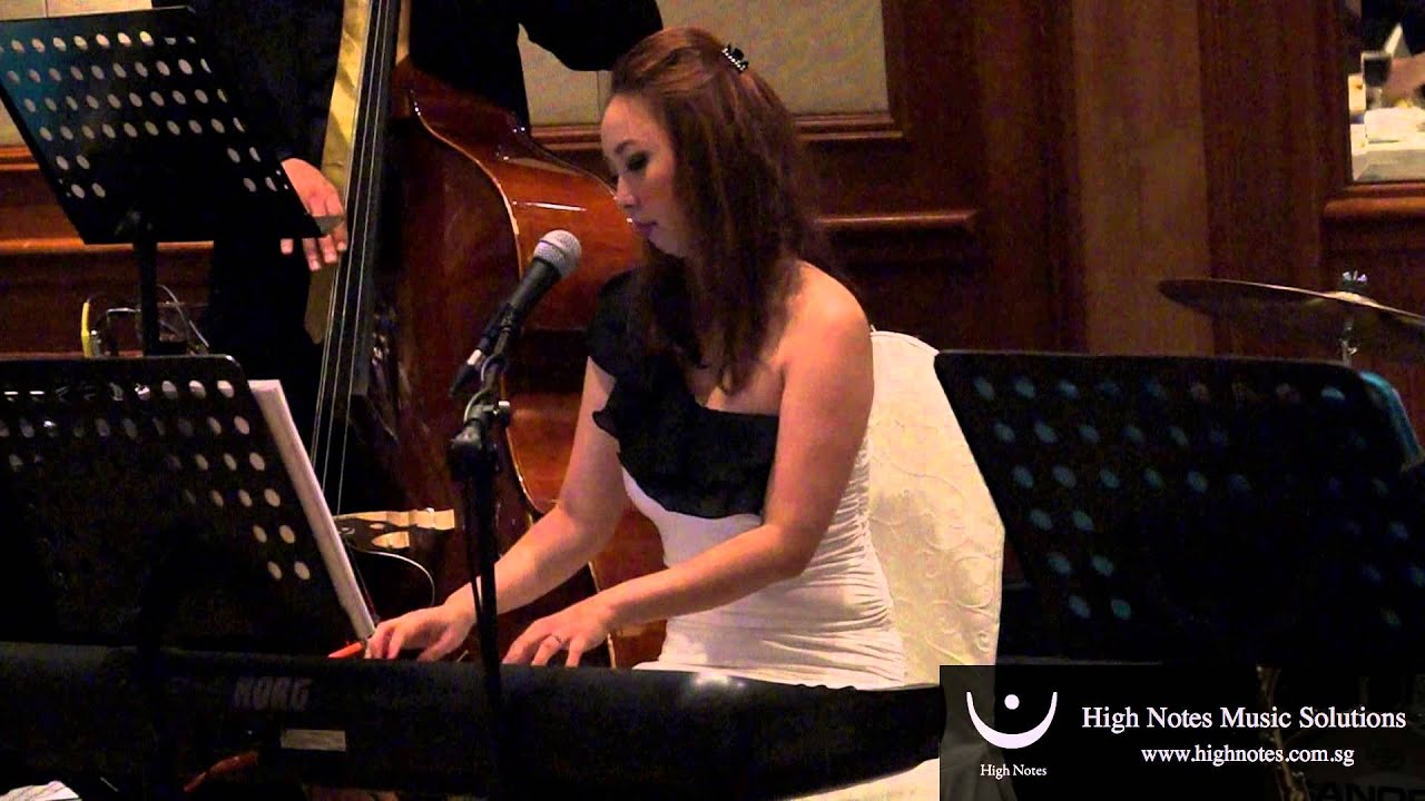 Ywenna Carollin performs Geh Au (Hokkien Love Song) on Vocals and Keys