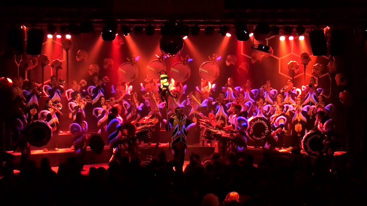 Bullshit, Tanzbodensurris Rieden
