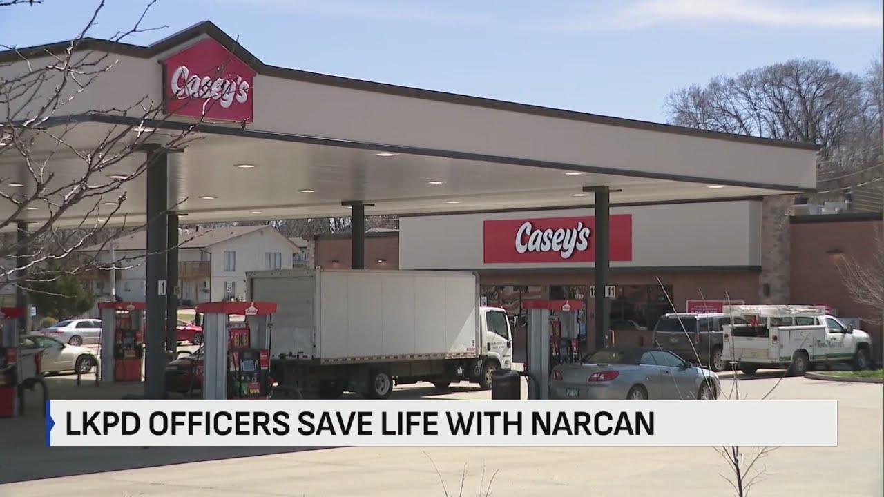 Сотрудники полиции Лоуренса спасли мужчину от передозировки фентанила в туалете кафе Casey's.
