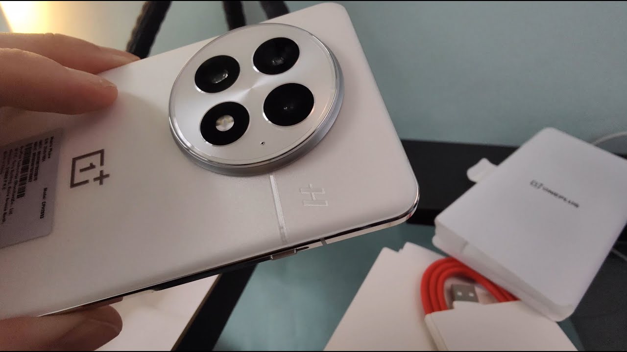 Unboxing OnePlus 13 White (512GB / 16GB) UK model.