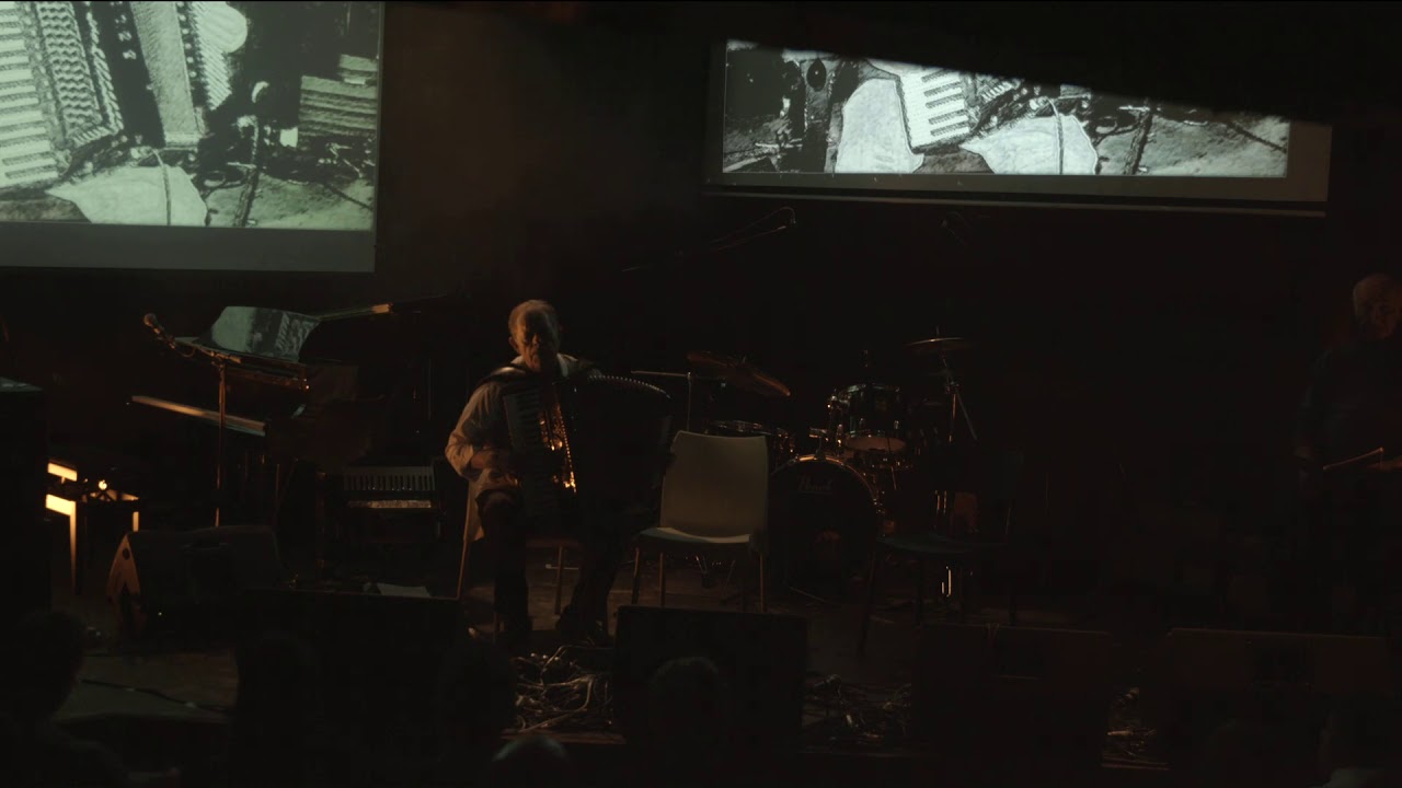 Playing with Moshik concert Beit Hayozer Dec16 13 45 58