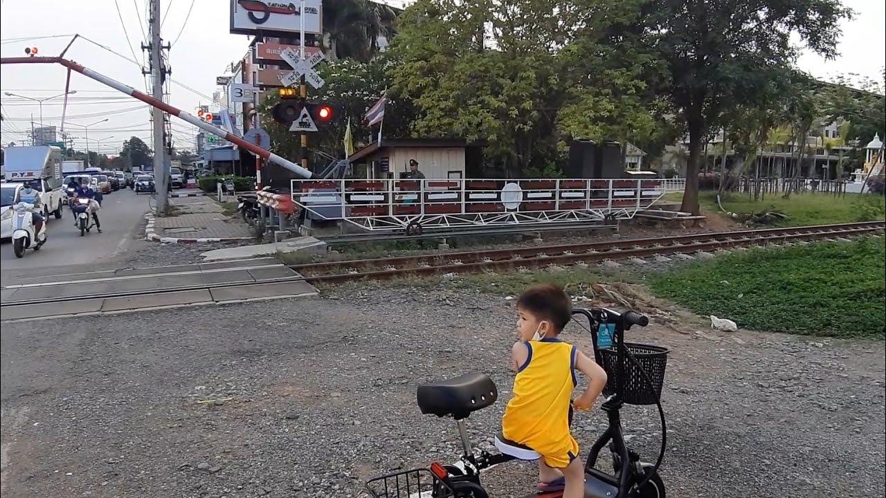 Aranyaprathet Railroad Crossing 5.20 PM : รถไฟกรุงเทพถึงอรัญประเทศ 17.20 น.