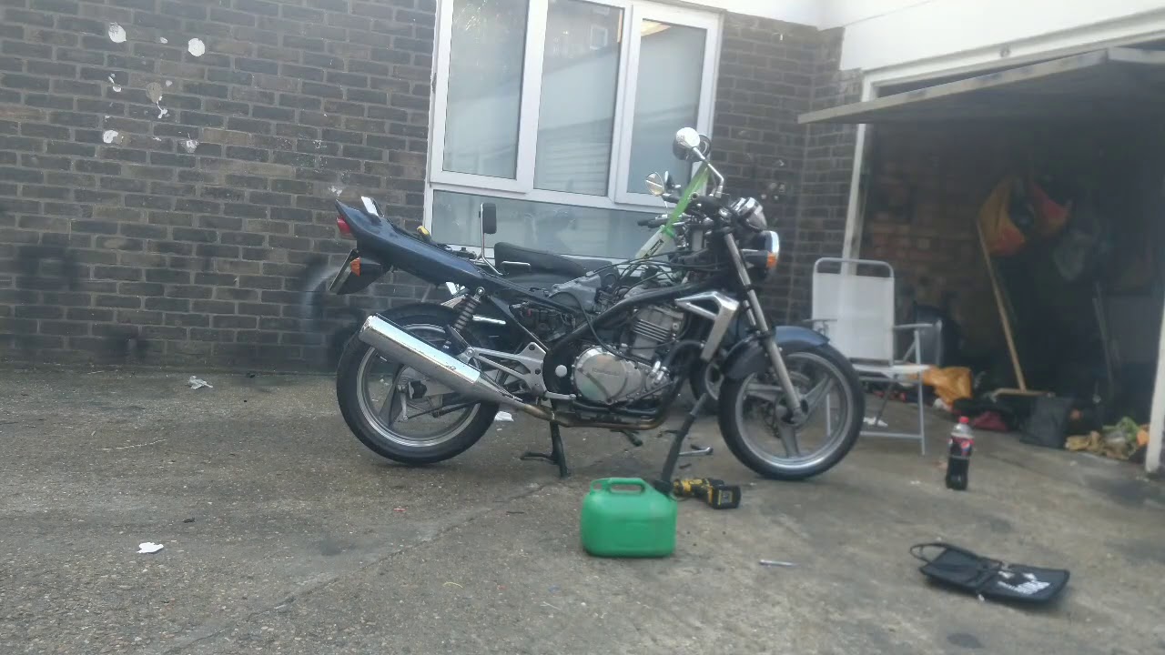 #kawasaki #er5                         Kawasaki er5 timing and valve clearance.