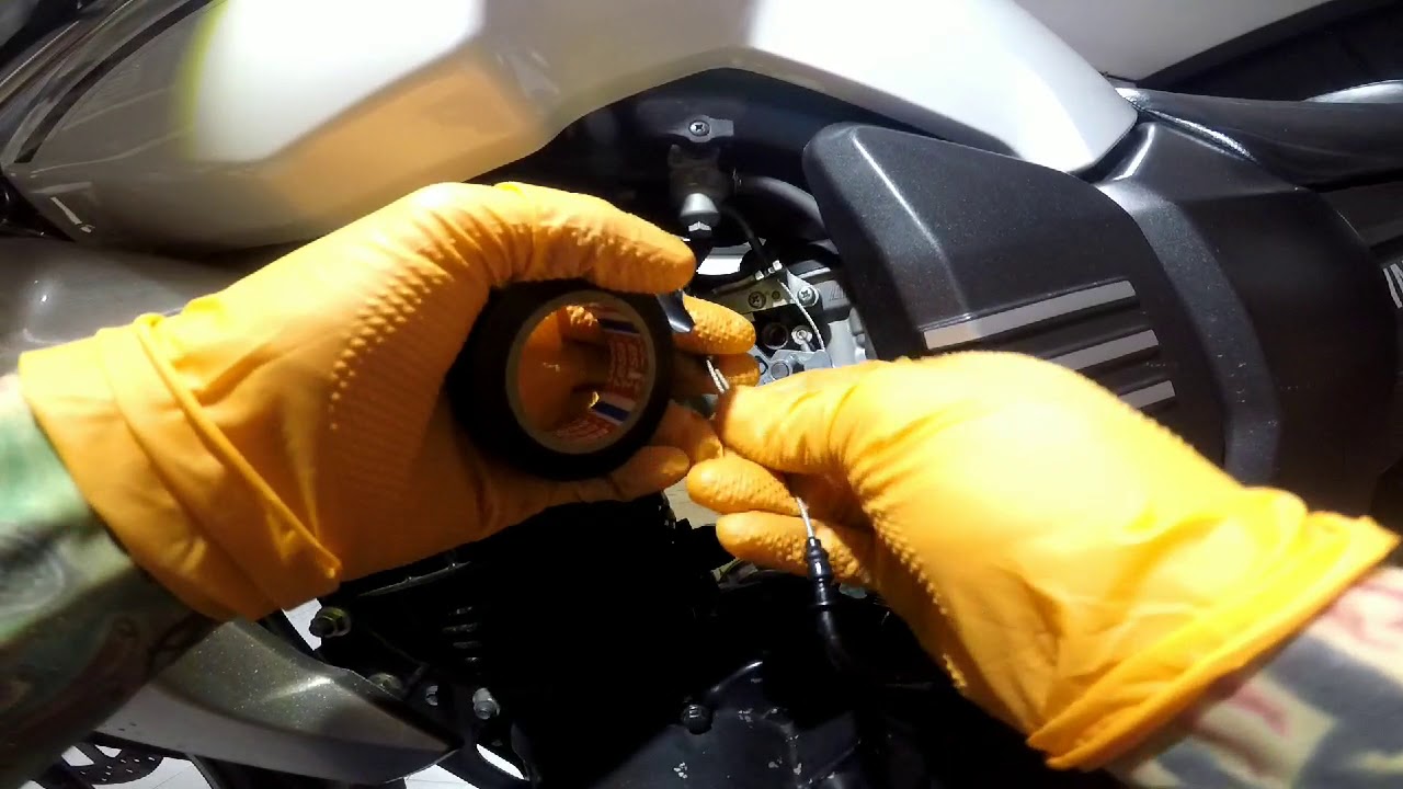 💀✌🏼🧰 Yamaha FZ16, inspección y/o cambio cable del choke.