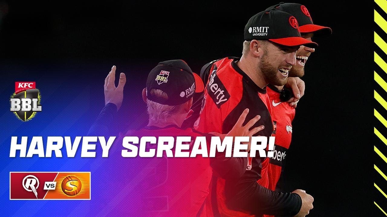 Mackenzie Harvey hangs on to a one-handed screamer | #BBL14