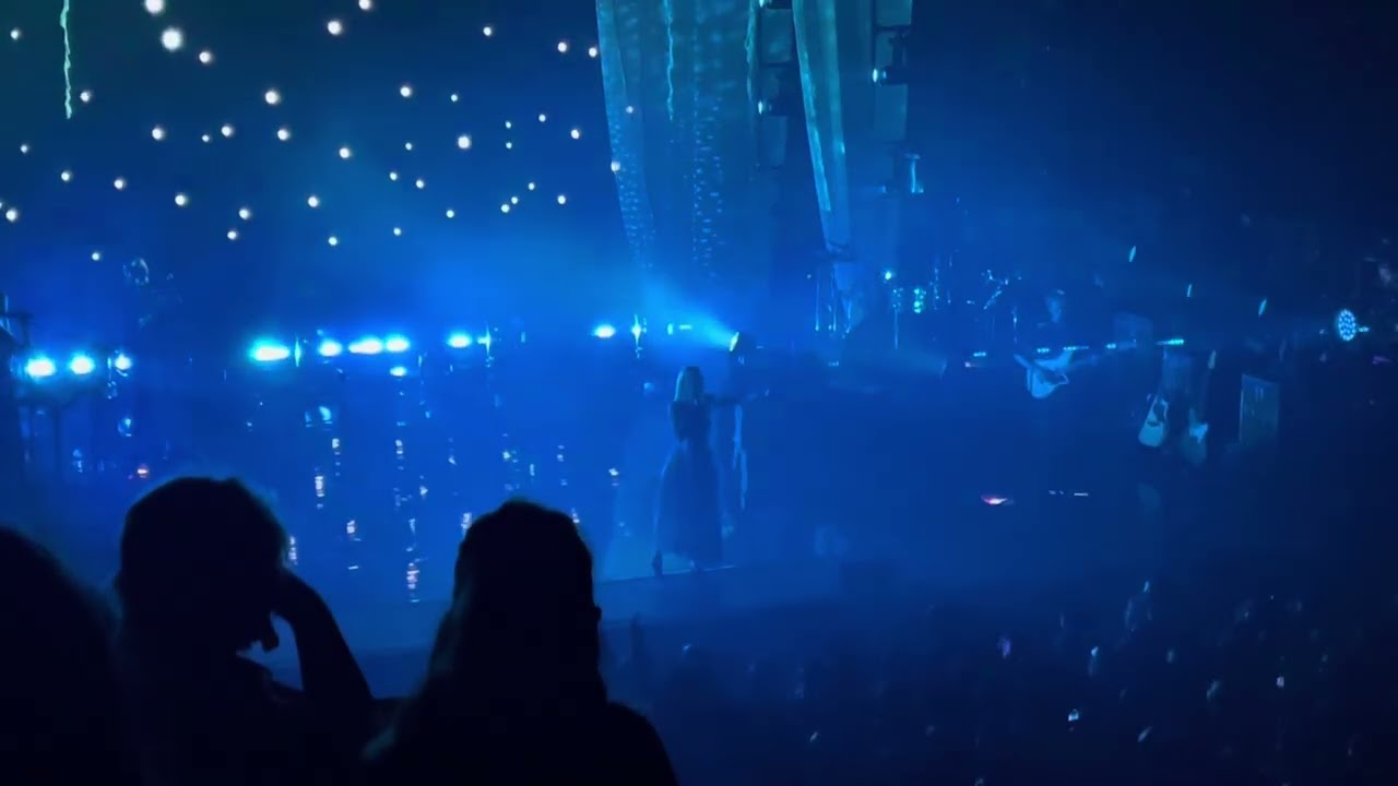 AURORA - Runaway [Live Olympia - Paris / 30th sep 2024]